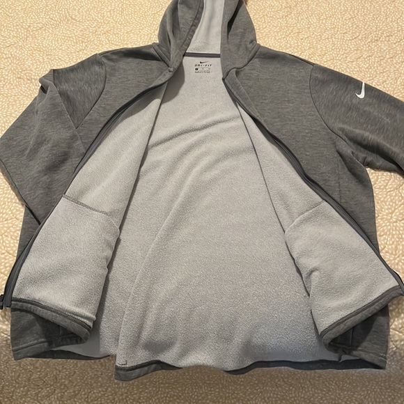 Nike XL Dri-Fit Zipper Jacket with Hood and Pockets - Picture 3 of 4